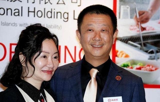 1994年，四川一女子为给哥哥还债，不惜陪伴老板24年，没想到老板后来大手一挥，