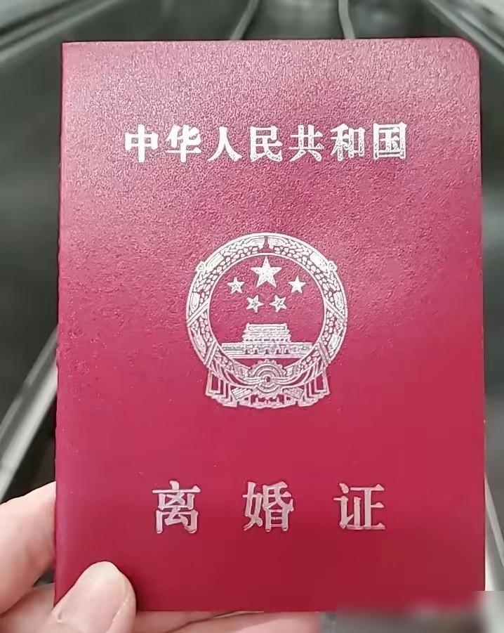 75年的兔，今年51了，没有存款，没有钱，儿子26岁沒有工作，没结婚没恋爱，整天
