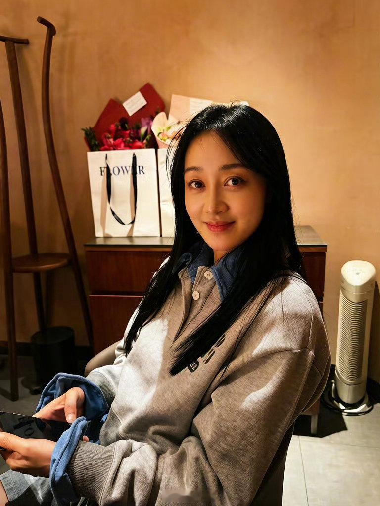 赵子琪硬刚芒果tv想看赵子琪爆所有的料 赵子琪硬刚芒果tv并质问：“都出来说说，