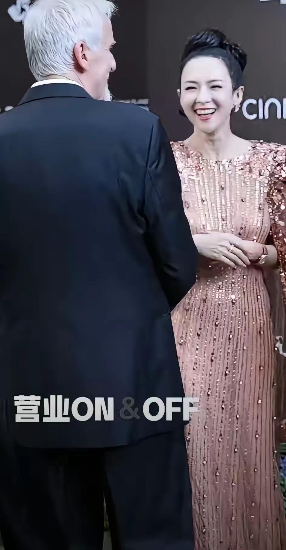 又被汪峰章子怡那点事整得直叹气！
不得不说，这两人分开两年光景，日子过得真是天差