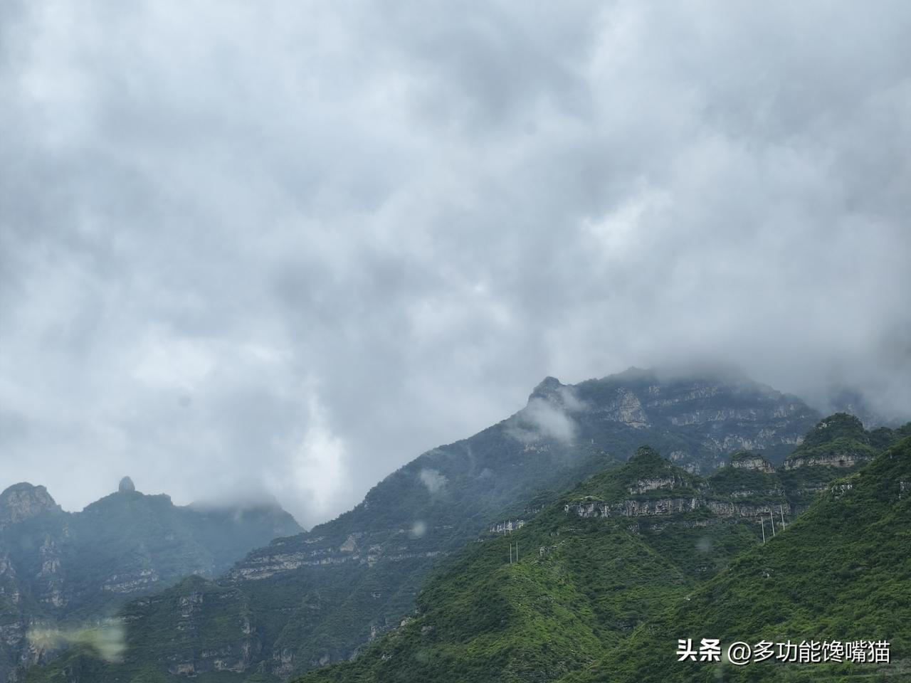 山西偏关猫姐一边走一边查查资料，看见五台附近适合自驾游的地方挺多的，咱必须选择人