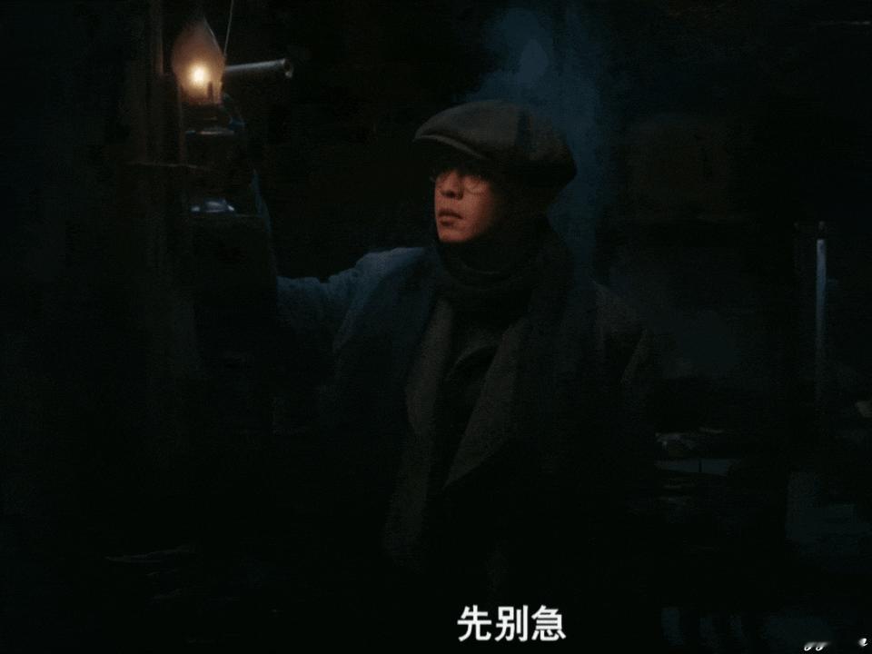 《千里江山图》讲了一个什么故事呢？讲的是在黑暗的森林里，一群小兔子掉进了大灰狼的
