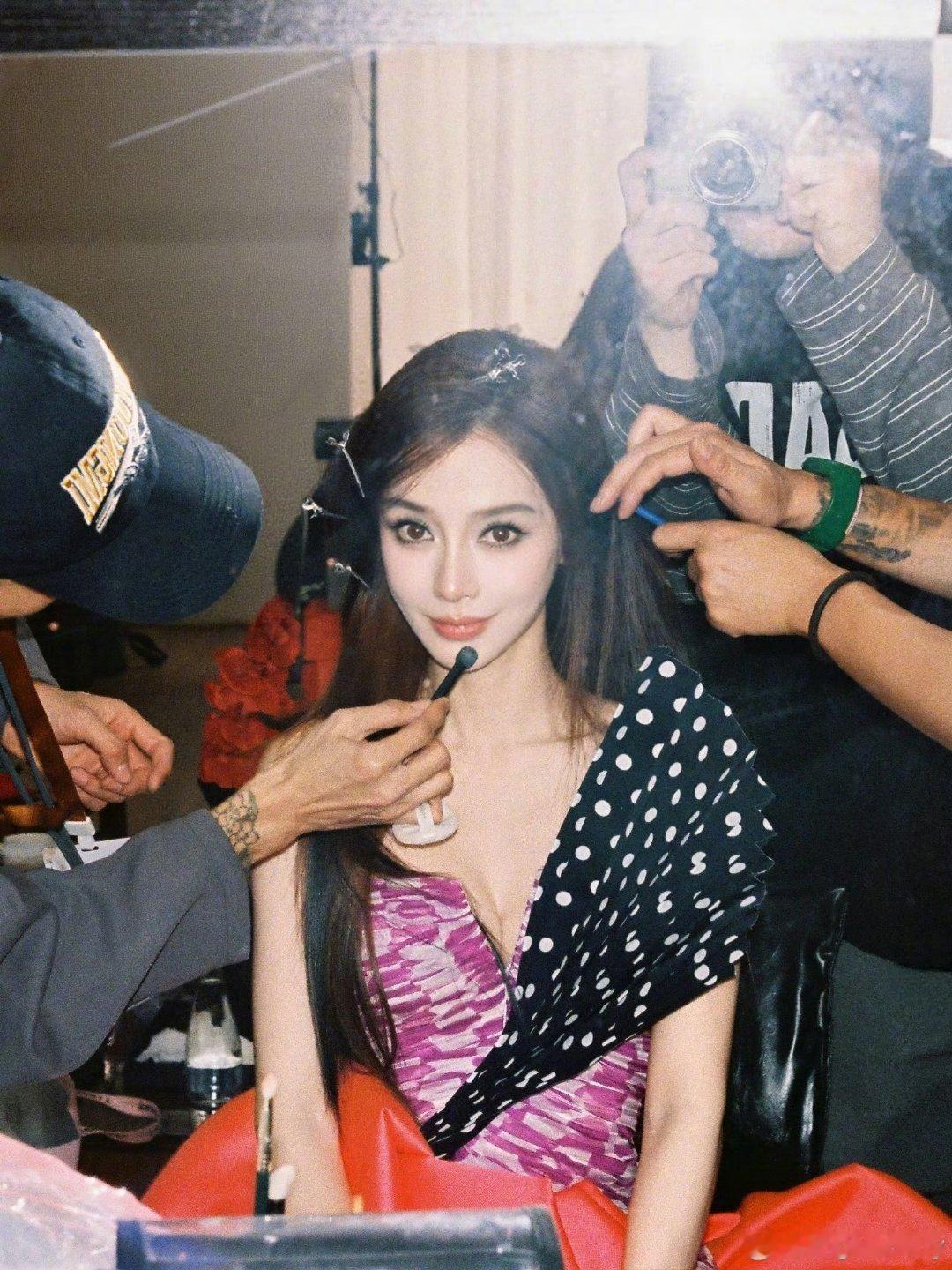 angelababyangelababy腊八四宫格Angelababy的权威性不