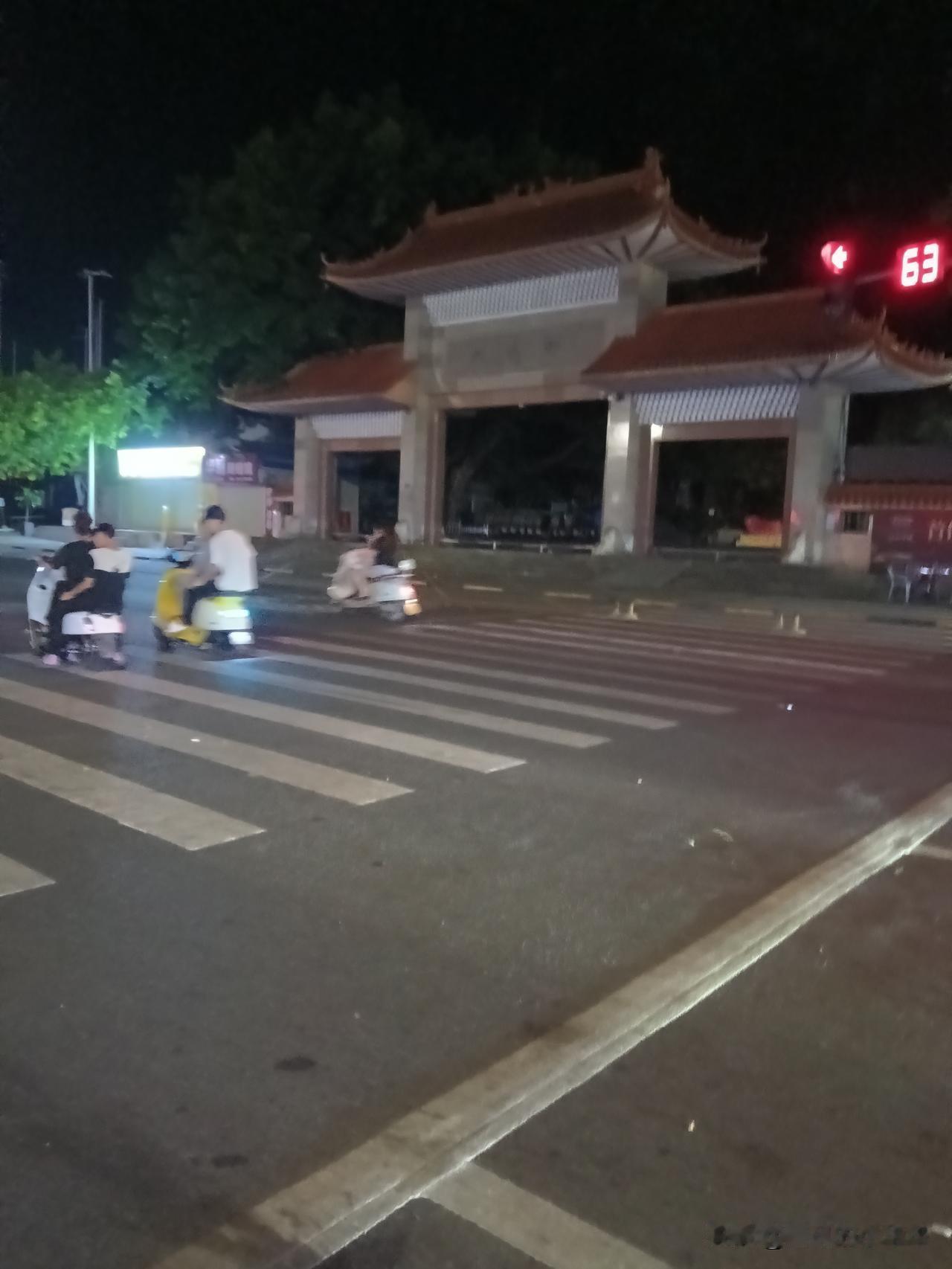 什么是意难平？
这一生好不容易遇到个喜欢的人
但是你们不可能有结果
其实最痛的不