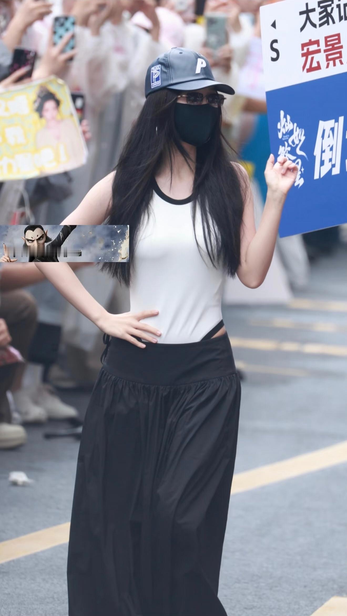连体上衣今天这身类似于那天ubras音乐秀的穿搭吧 