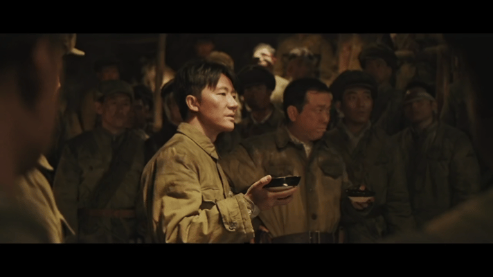 #一碗光荣茶看哭所有人#《上甘岭》里，光荣茶凝聚着志愿军的顽强。干渴之际，乐观依