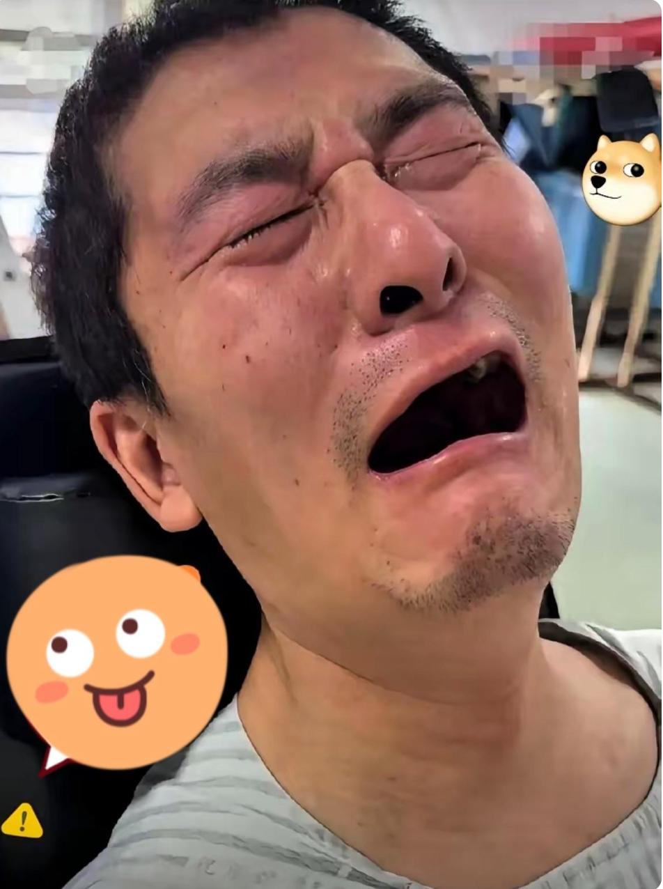 光看着这崩溃的表情，就能感受到他内心有多么绝望和无助。

买房是很多人一辈子的梦