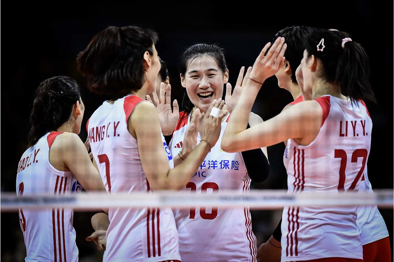中国女排2-3输加拿大，个人得分：

中国队——
李盈莹：30分，55扣25中5