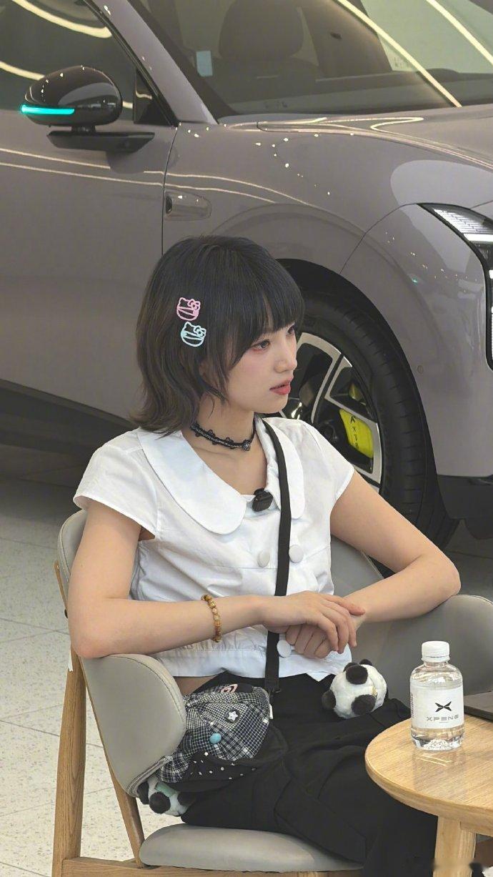 黄灿灿真买车了黄灿灿都去下订小鹏MONA L03了，本来以为明星多少有点VIP通