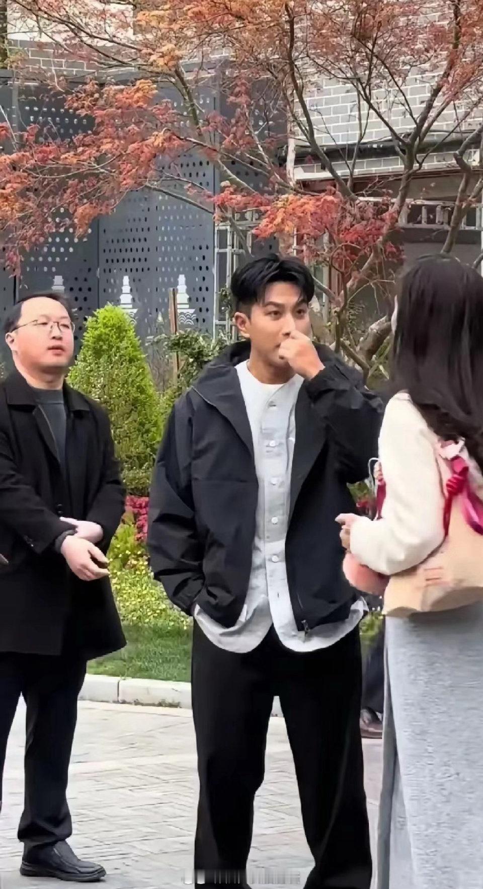 51岁还这么年轻，不愧是当初女顶流看上的男人 