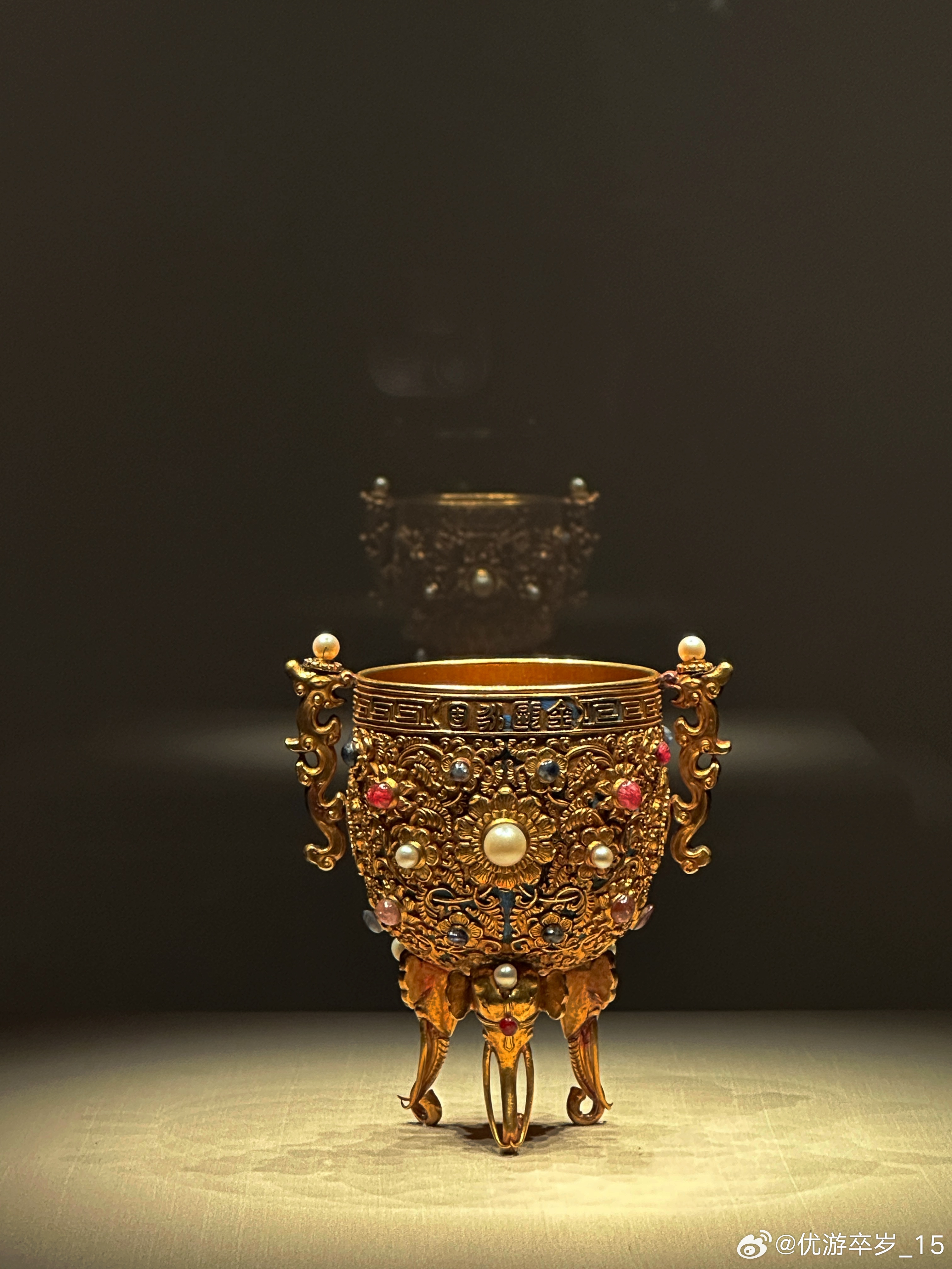 金瓯永固杯 清乾隆 （公元1736-1795年）故宫博物院藏以黄金为胎制成，采用