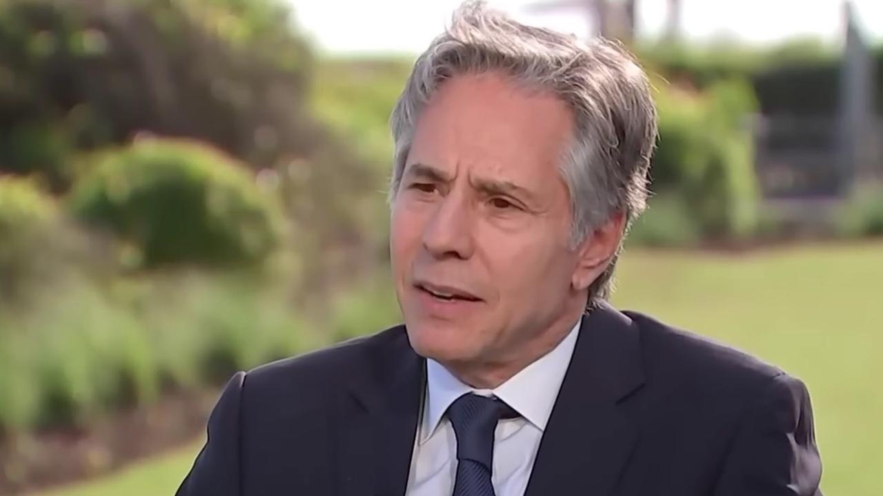 前国务卿布林肯显得非常无奈，他批评特朗普政府是要执意建立的一个“三极世界”，由美