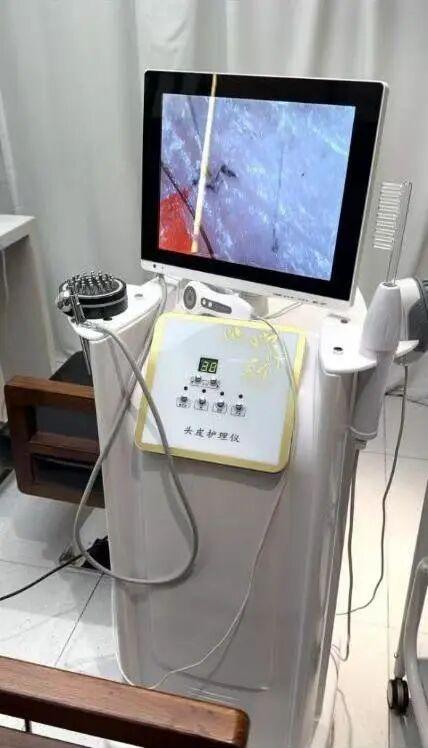 上海独居老人做头皮排毒消费93万。
这是一位近70岁的独居老人，甚至没有养老金。