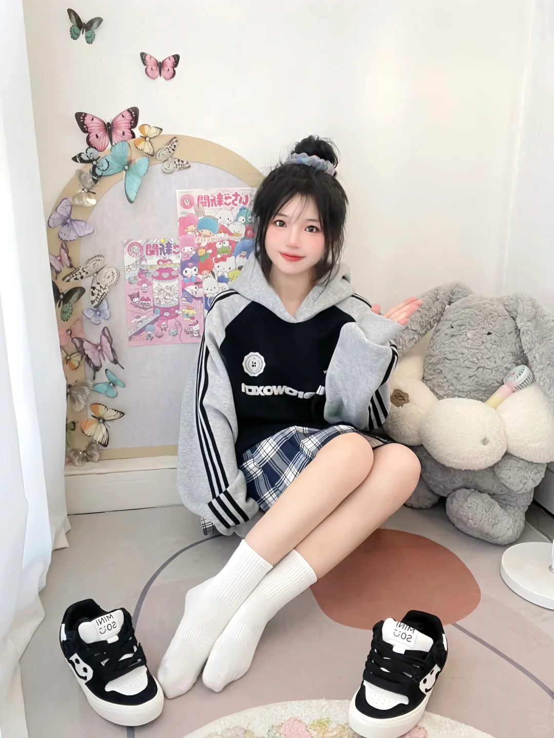 就是爱穿小白袜(・・?)