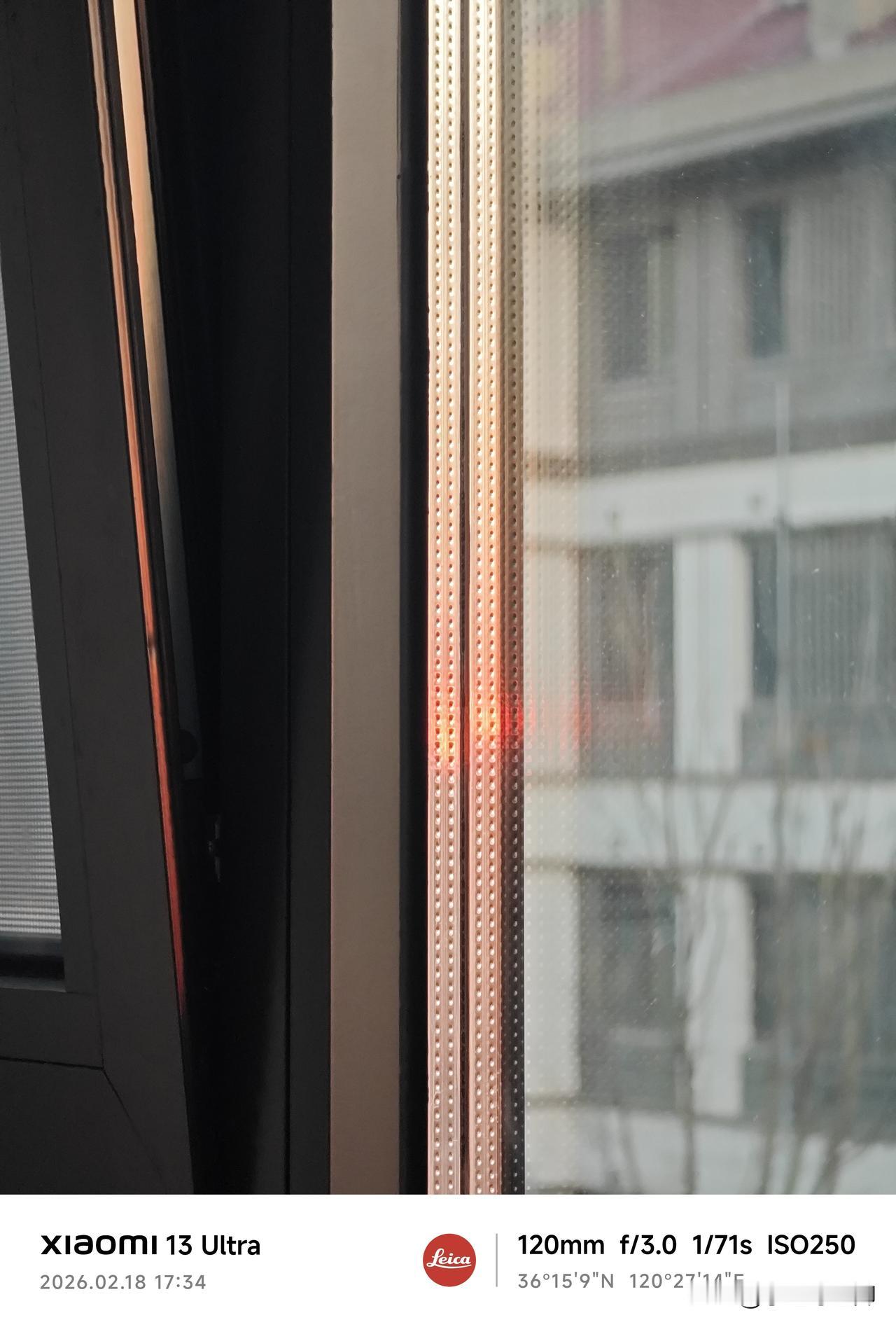 这一抹新年的夕阳红色做成车漆应该会很好看。