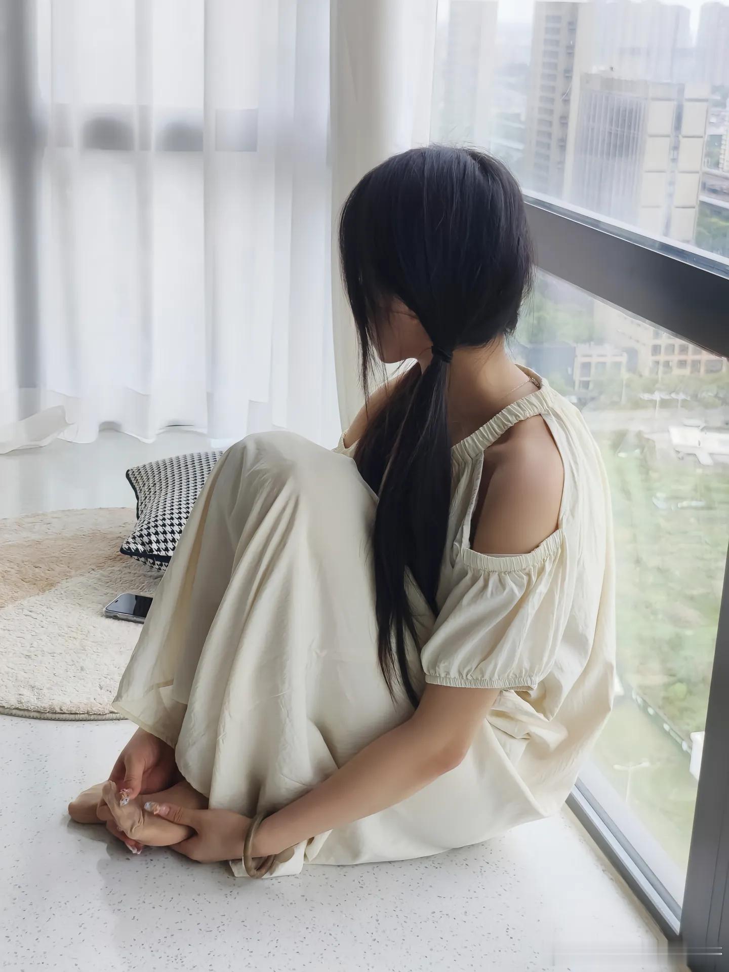 裙里丝～ ​​​