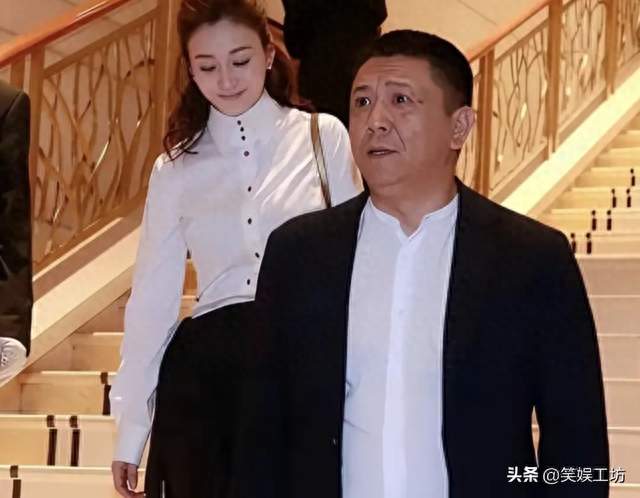 前夫被执行2111万才第5天，李小冉17字火速认离婚了！