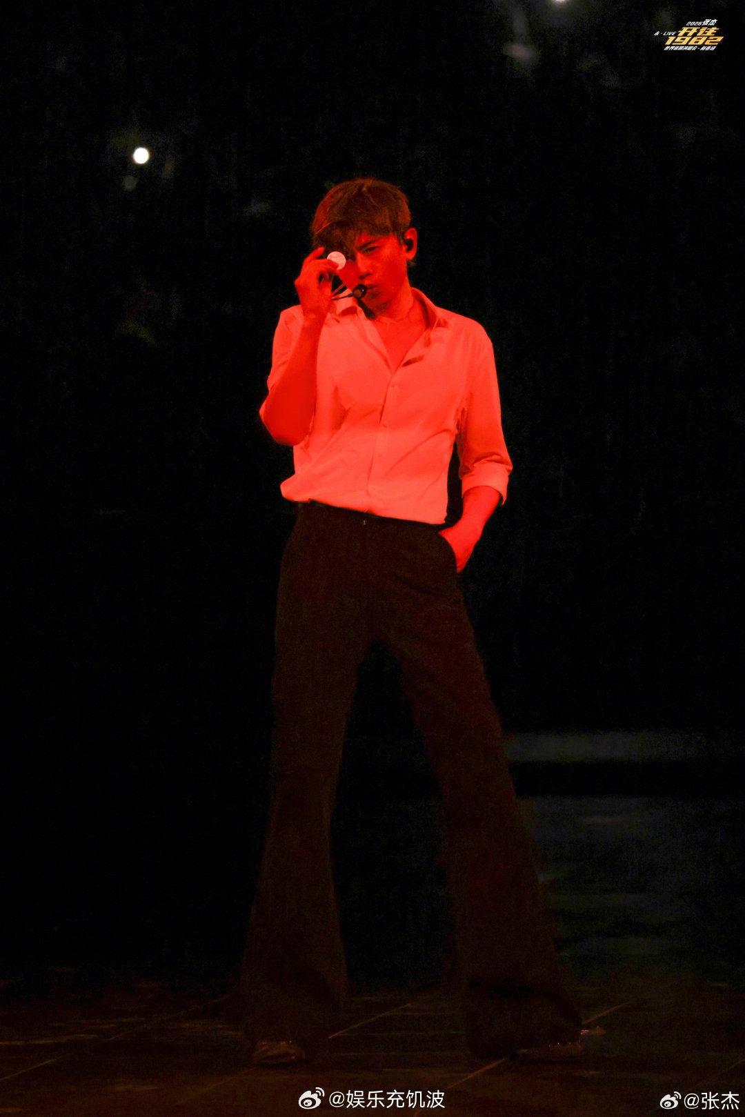 北京也是张杰痛城了张杰鸟巢今晚开唱北京街头应援无处不在，张杰鸟巢开唱今晚巅峰相见