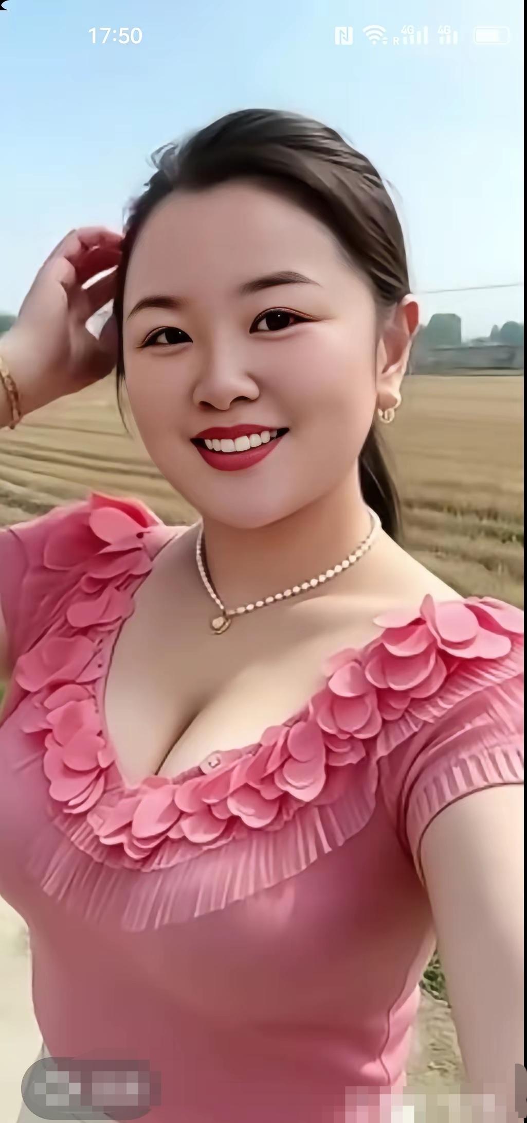 甜美的微笑，妈妈的温存