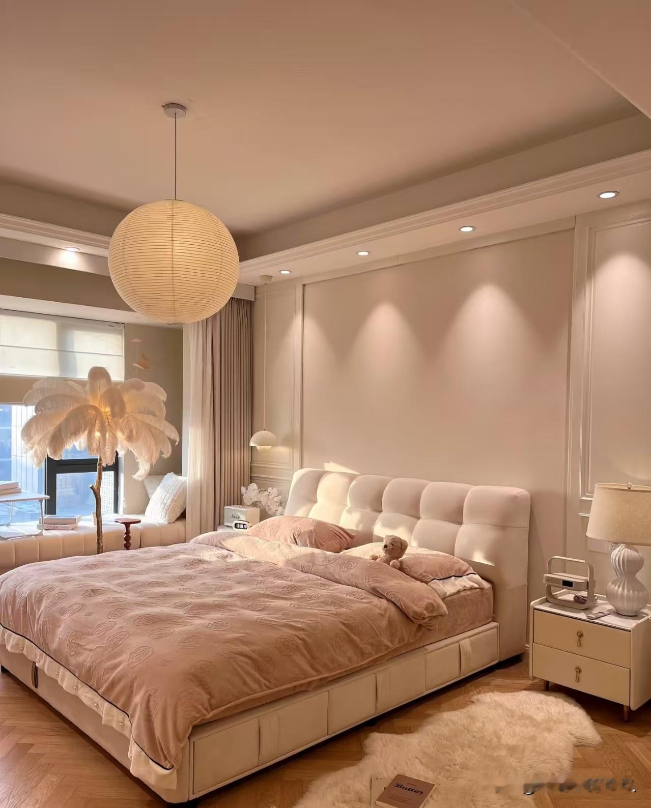 说起来你可能不信，我和我家那位，这个月开始分床睡了。
真没吵架，就是有天晚上，他