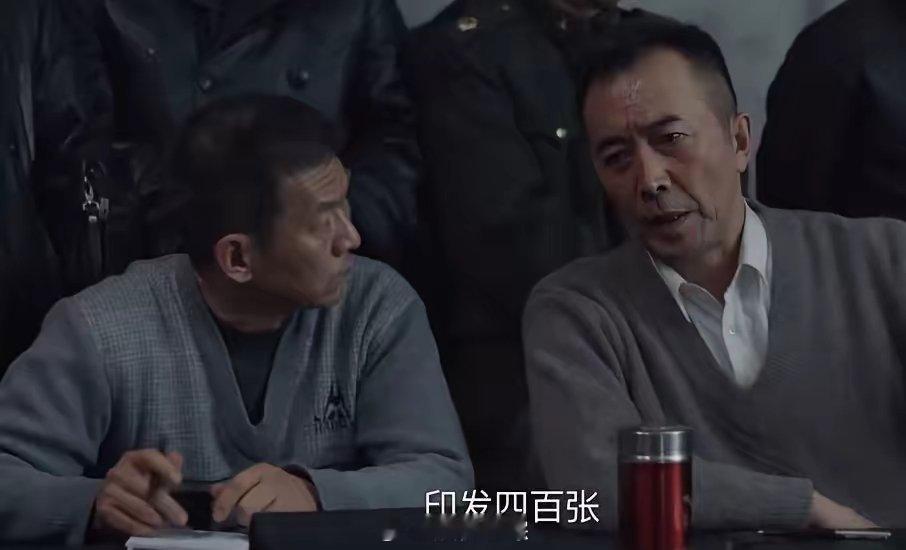 《我是刑警》有一个地方一直看不明白：西山煤矿抢劫案那具无名尸身上的纹身图案，明明