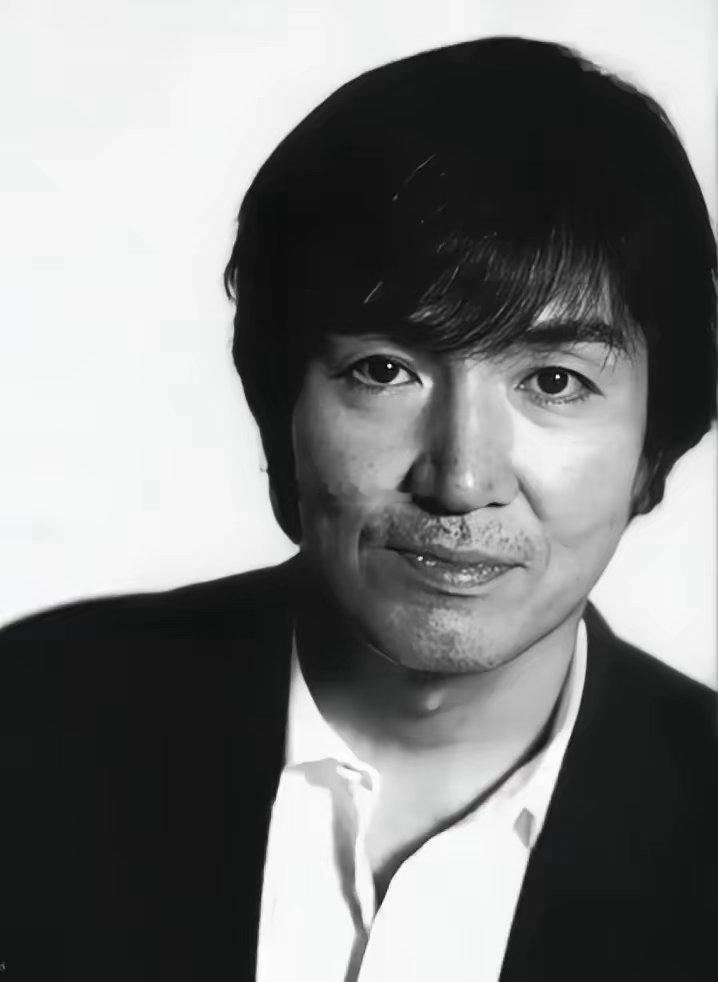 东野圭吾去世日本作家东野圭吾去世了，死因是直肠癌，享年68岁，离世前孑然一身。1