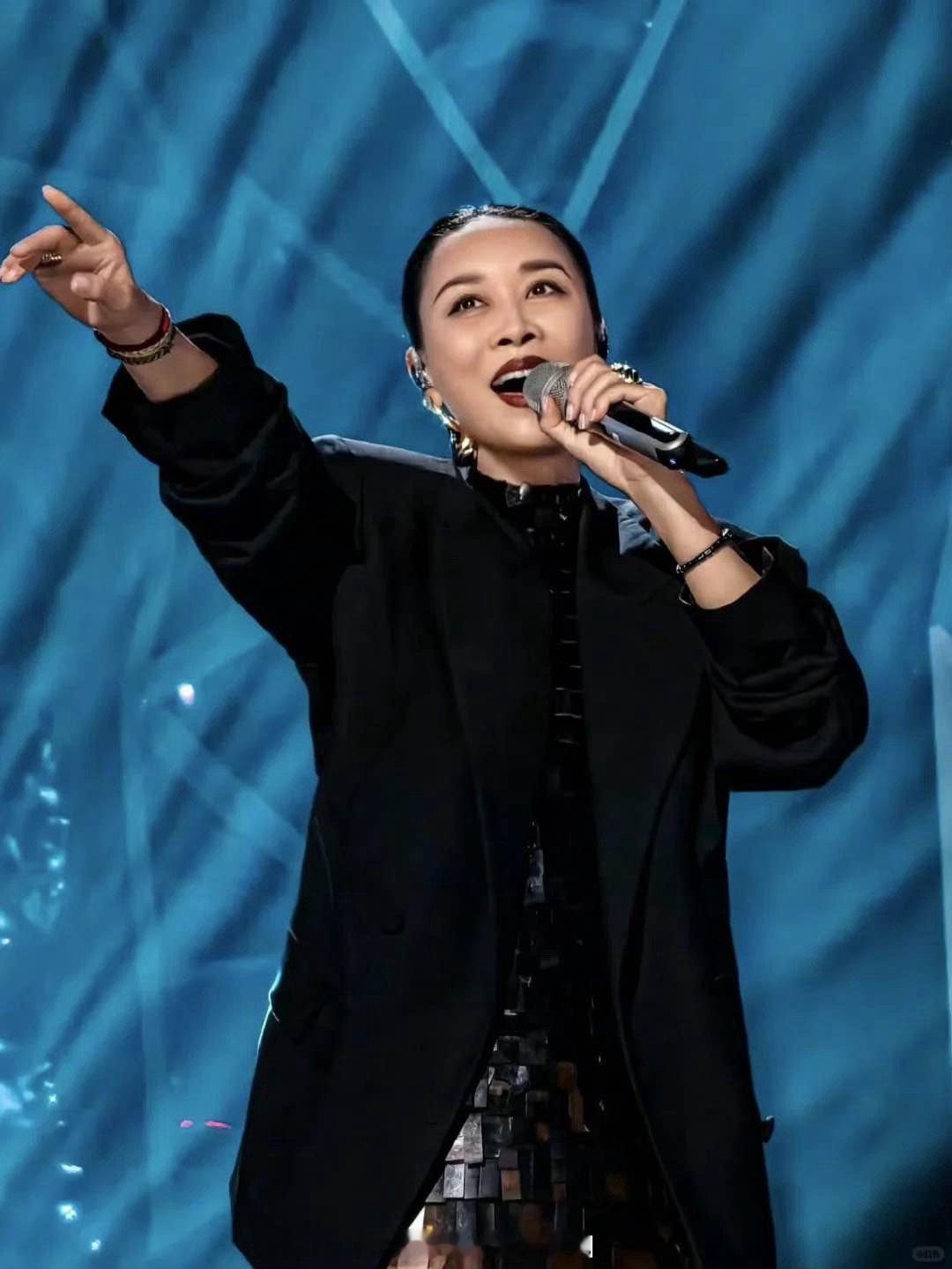#那英压轴#《灿烂的你》不仅是一首歌，更是那英对每一位听众的深情告白，歌声中传递