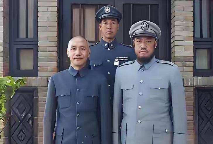 那时候还很年轻，右边的两位是谁？