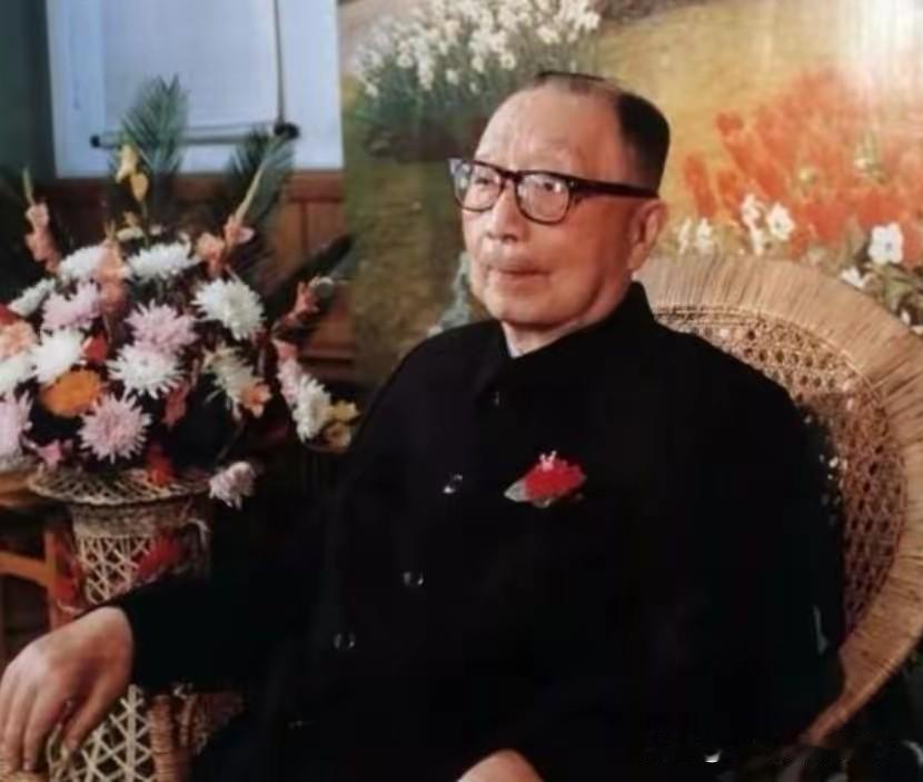 聂帅离世前21分钟，嘟囔出两个字：“暖棚。”

电视播着《动物世界》。
聂荣臻靠