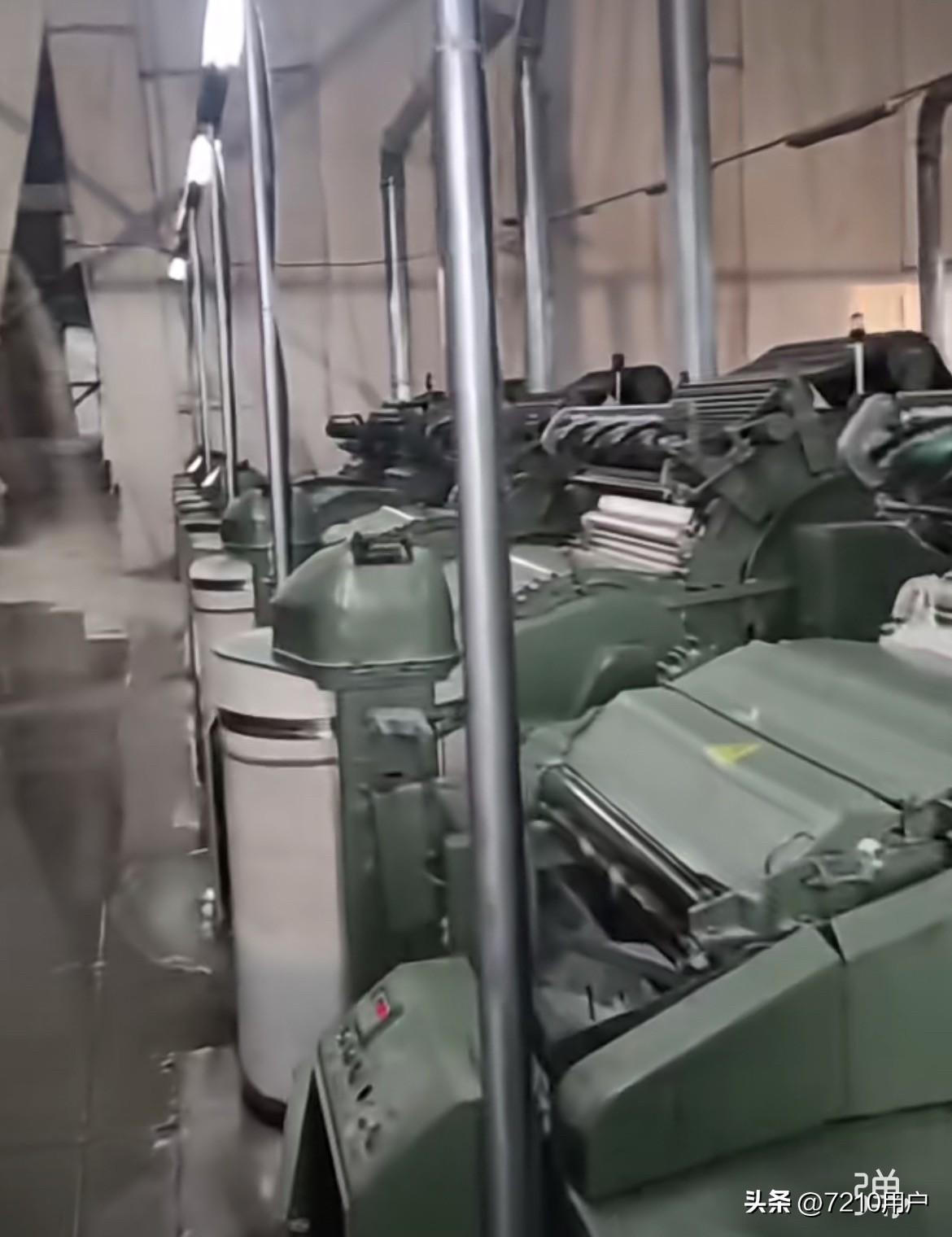 今天在网上看到了三十几年前我在无锡国棉二厂一样的梳棉机，很亲切，三十多年了，我9