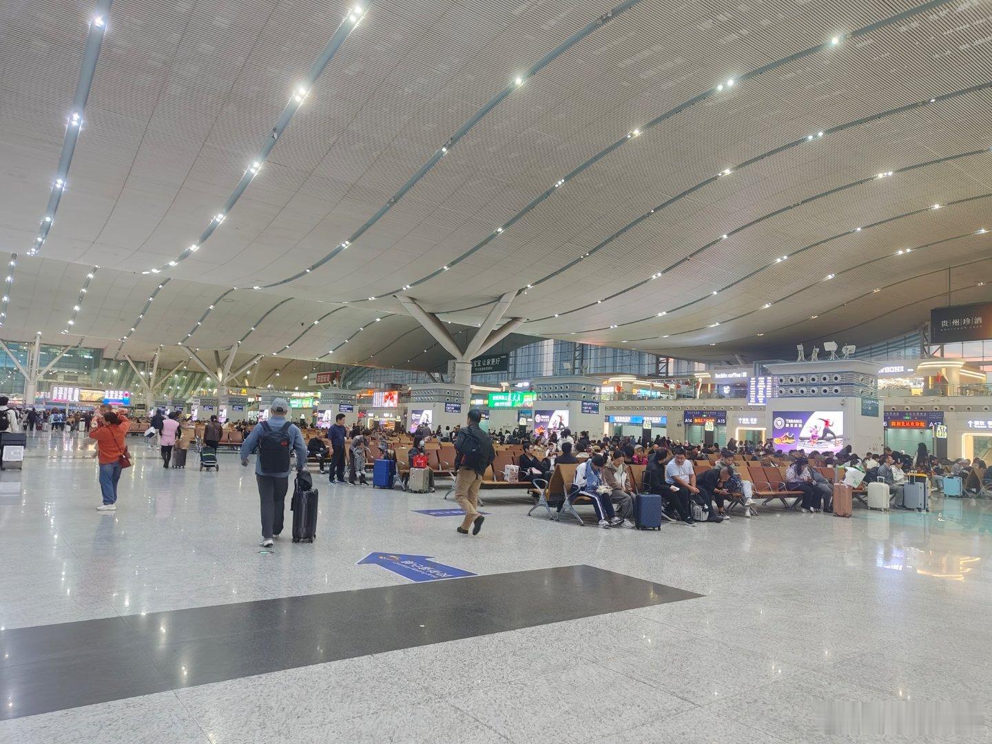 坐 最早的高铁去厦门看个片儿。