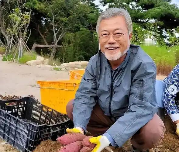 “老农民前总统”文在寅是‌韩国少数完整任期、未被弹劾、未遭监禁且正常领取退休金的