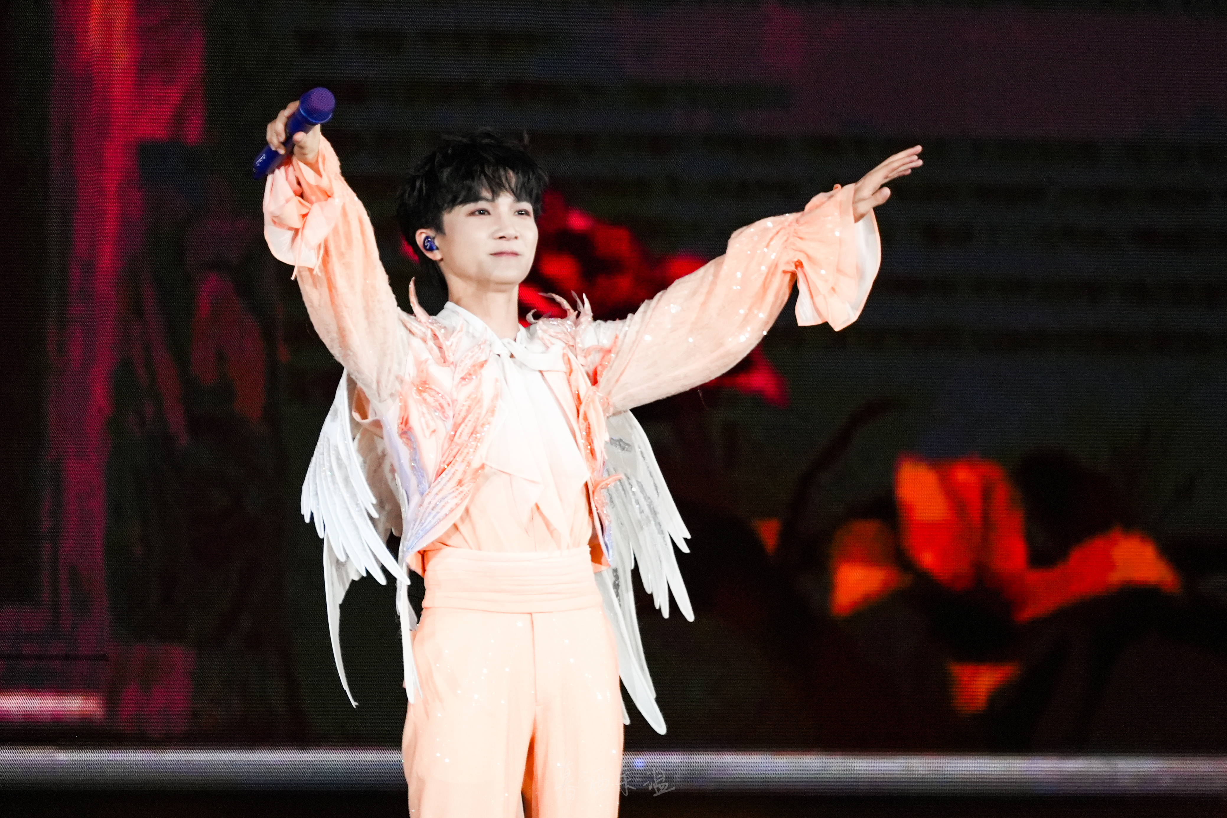 怎么这组还有几张没发的周深2026深深的巡回演唱会
