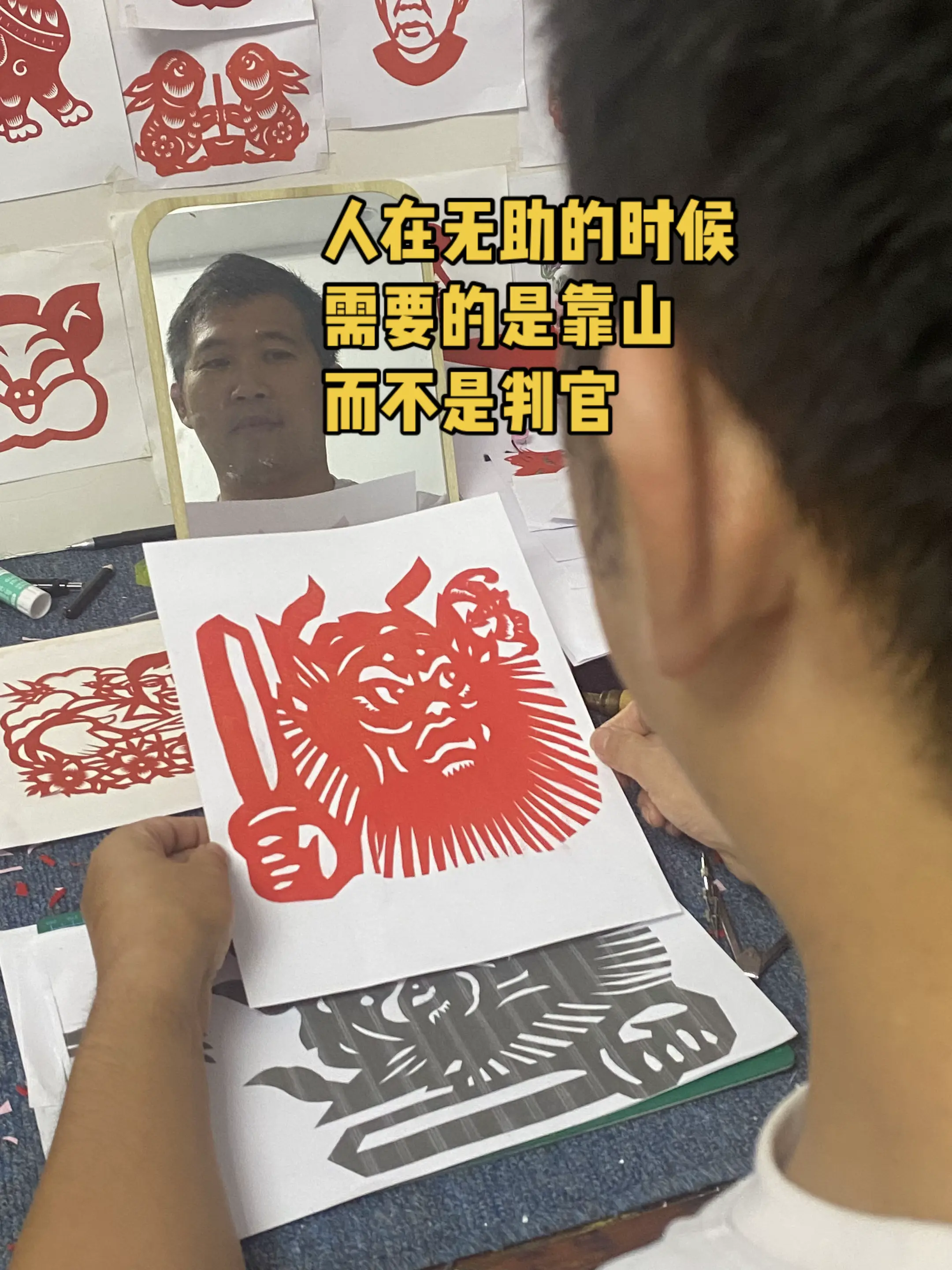 人生，不必八面玲珑，愿你我，于烟火中沉静，于谦卑中峥嵘。