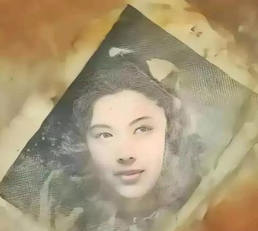2016年，第三批在韩志愿军烈士遗骸从韩国运回祖国沈阳，几十口覆盖着五星红旗的棺