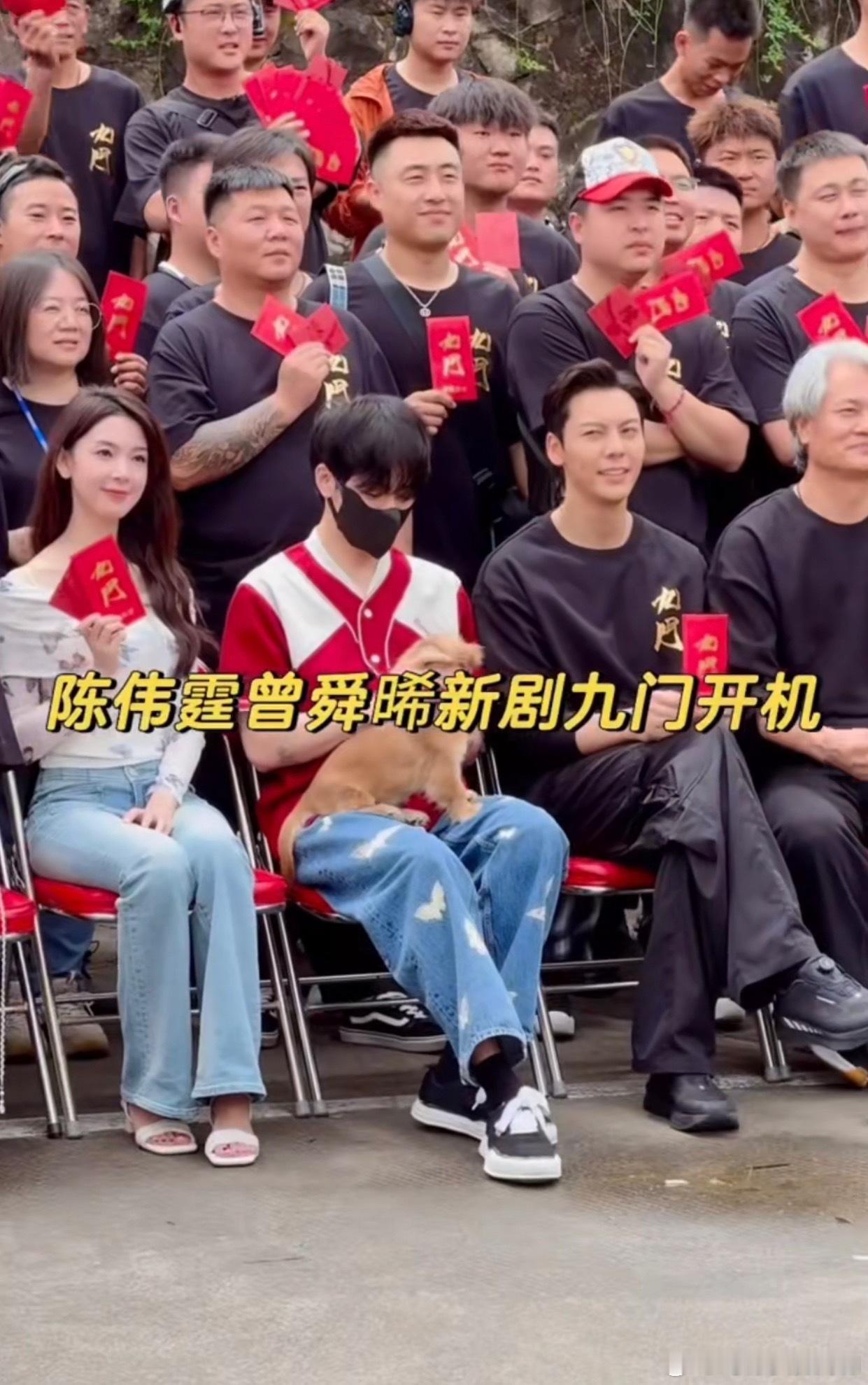 老九门真不敢想象这么多年他们又回来了，还是原班人马，又要期待住了 ​​​