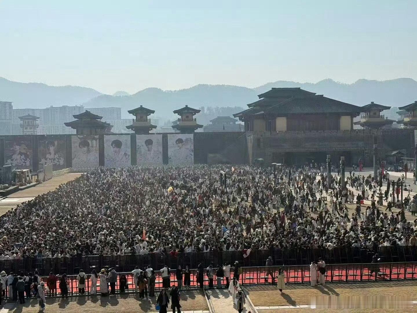 檀健次开机上哭了卧槽？不是影视寒冬吗？ 