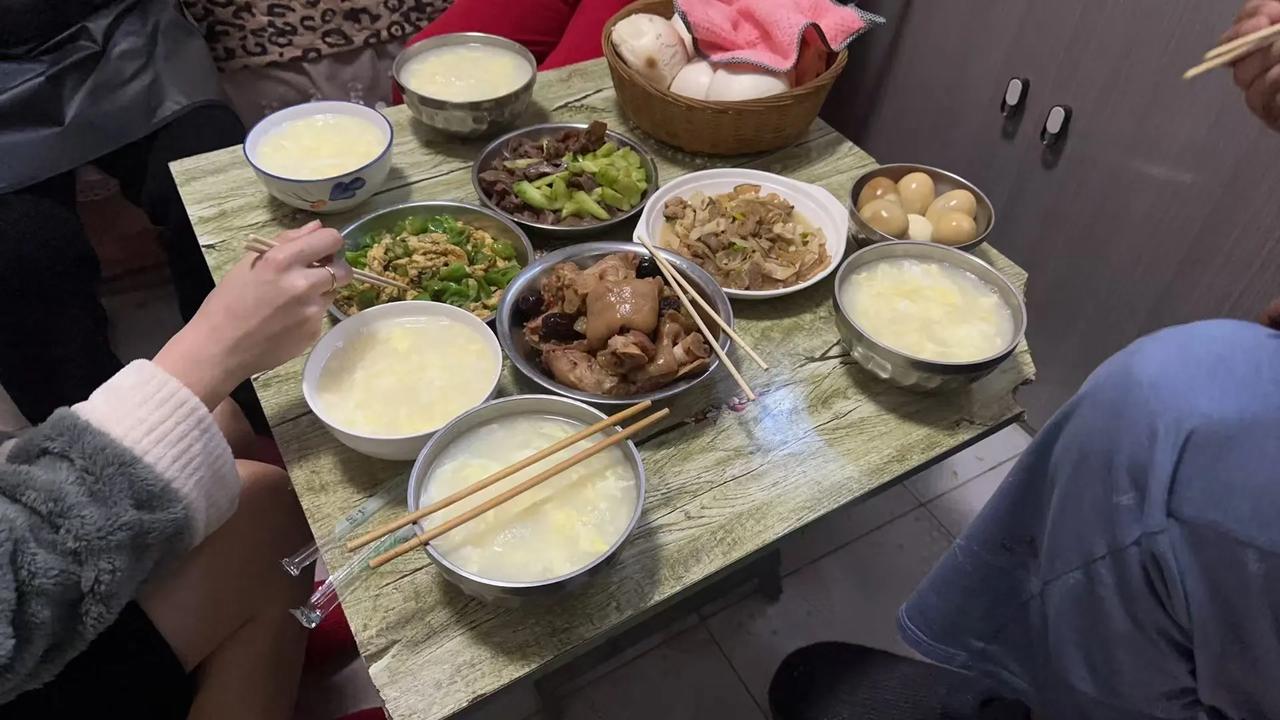 还是老家的饭菜养胃养人！
您能猜出这是河南那里的饭菜吗？