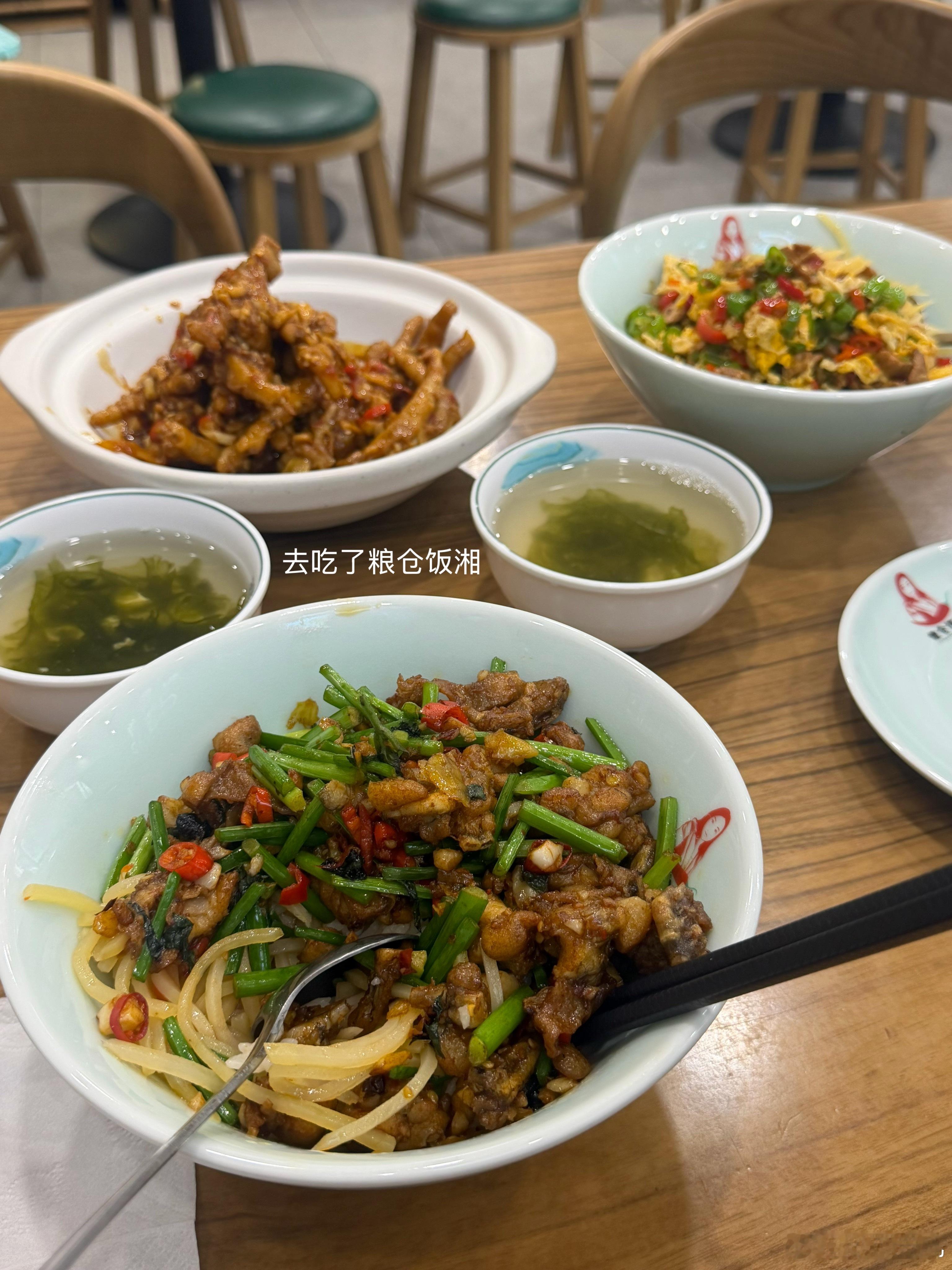 日常 这周就上了三天班，🥲发了两天高烧，39 度多。但也因此逃过了本周艰难的工