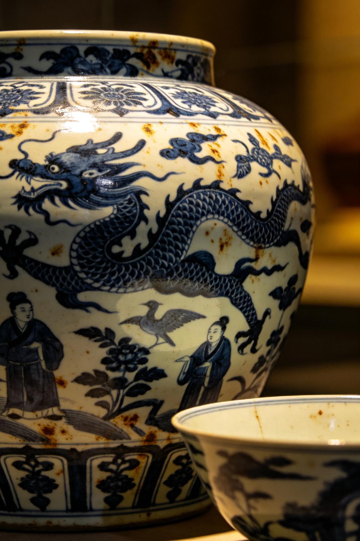 古玩市场水太深！明清瓷器谁最值钱？答案藏在这篇里！
 
各位朋友些，今天在送仙桥