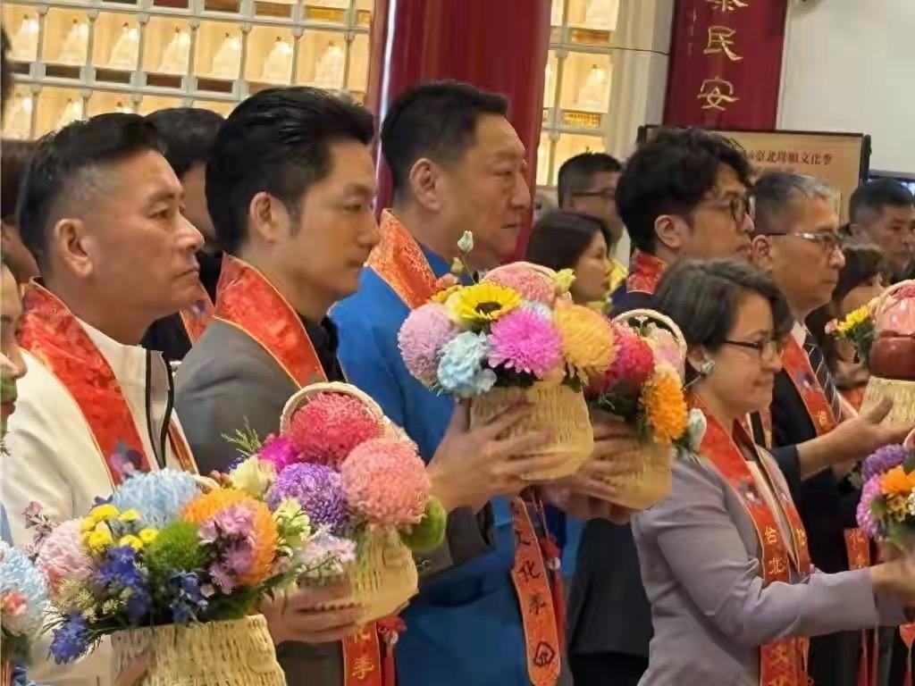 蒋万安首度与沈伯洋同框互动冷淡

双城论坛蒋万安 台湾沈泊洋 台北市长蒋万安近日