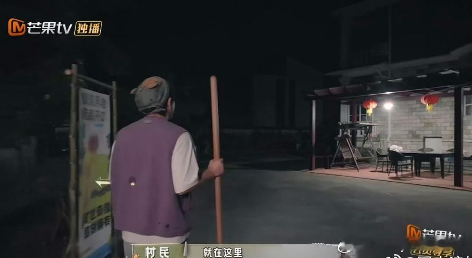 #寻宝小队全员拜鹦鹉#寻宝队员们陆续来到“打卡点”拜鹦鹉求线索[哈哈]。#忙忙碌