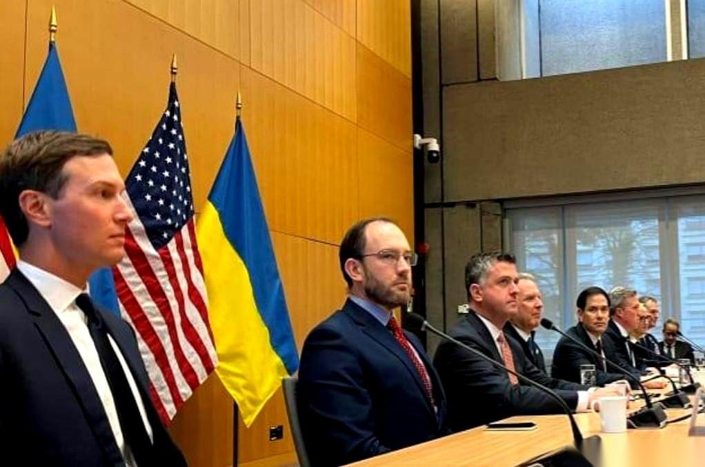 迈阿密这桌酒席，散得真叫一个难看。
前一秒还勾肩搭背，说聊得“富有成效”，后一秒