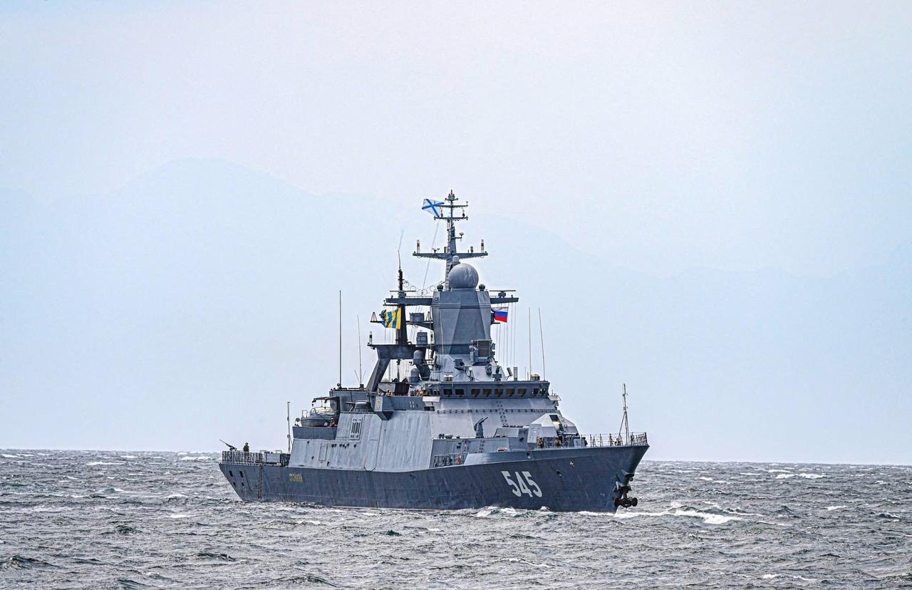 在南非参加演习的俄罗斯海军“坚固”号导弹护卫舰。 ​​​