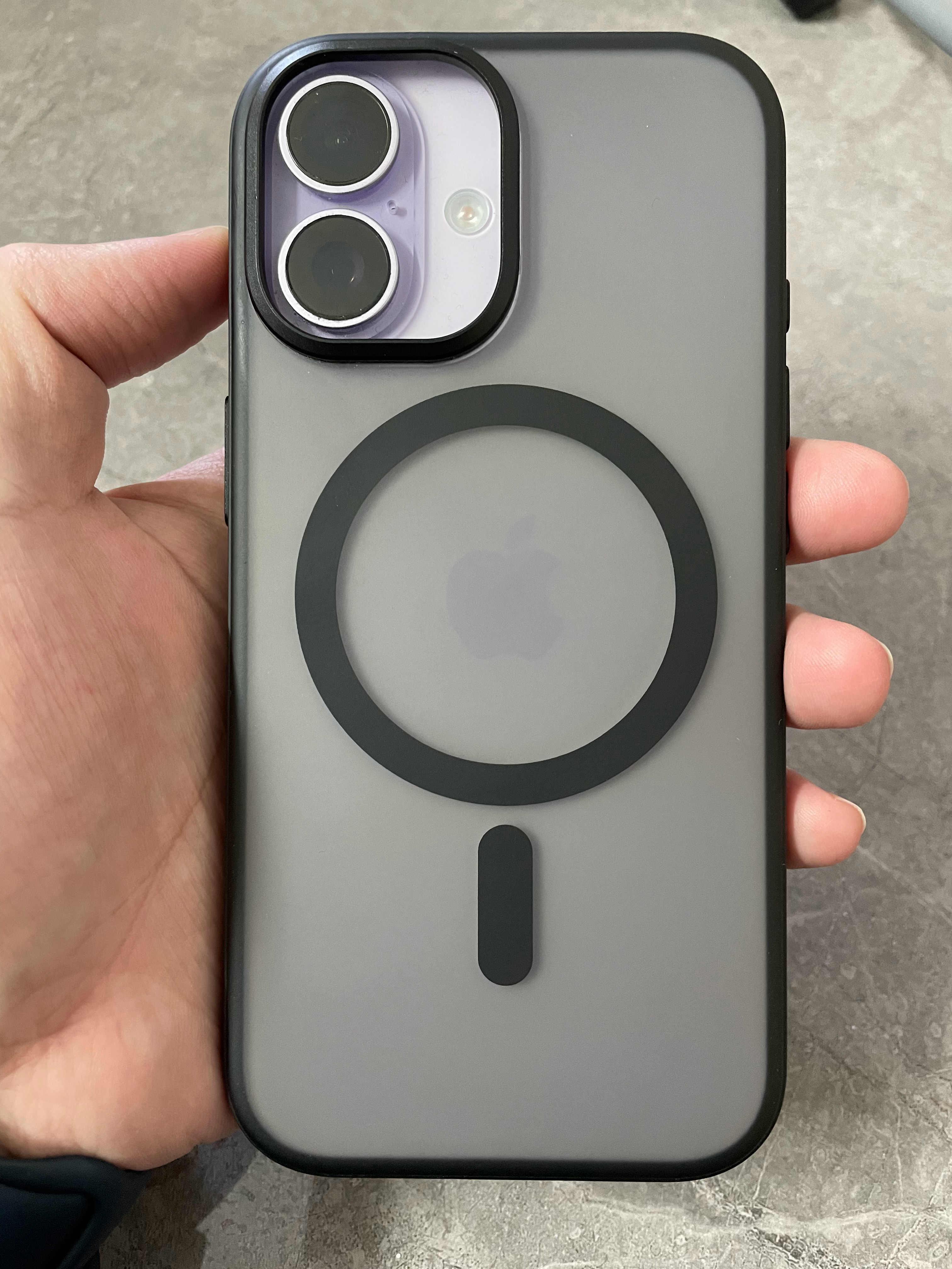 之前给我的iPhone17换了一个新手机壳，好看吗？我觉得还可以，跟紫色还是挺搭