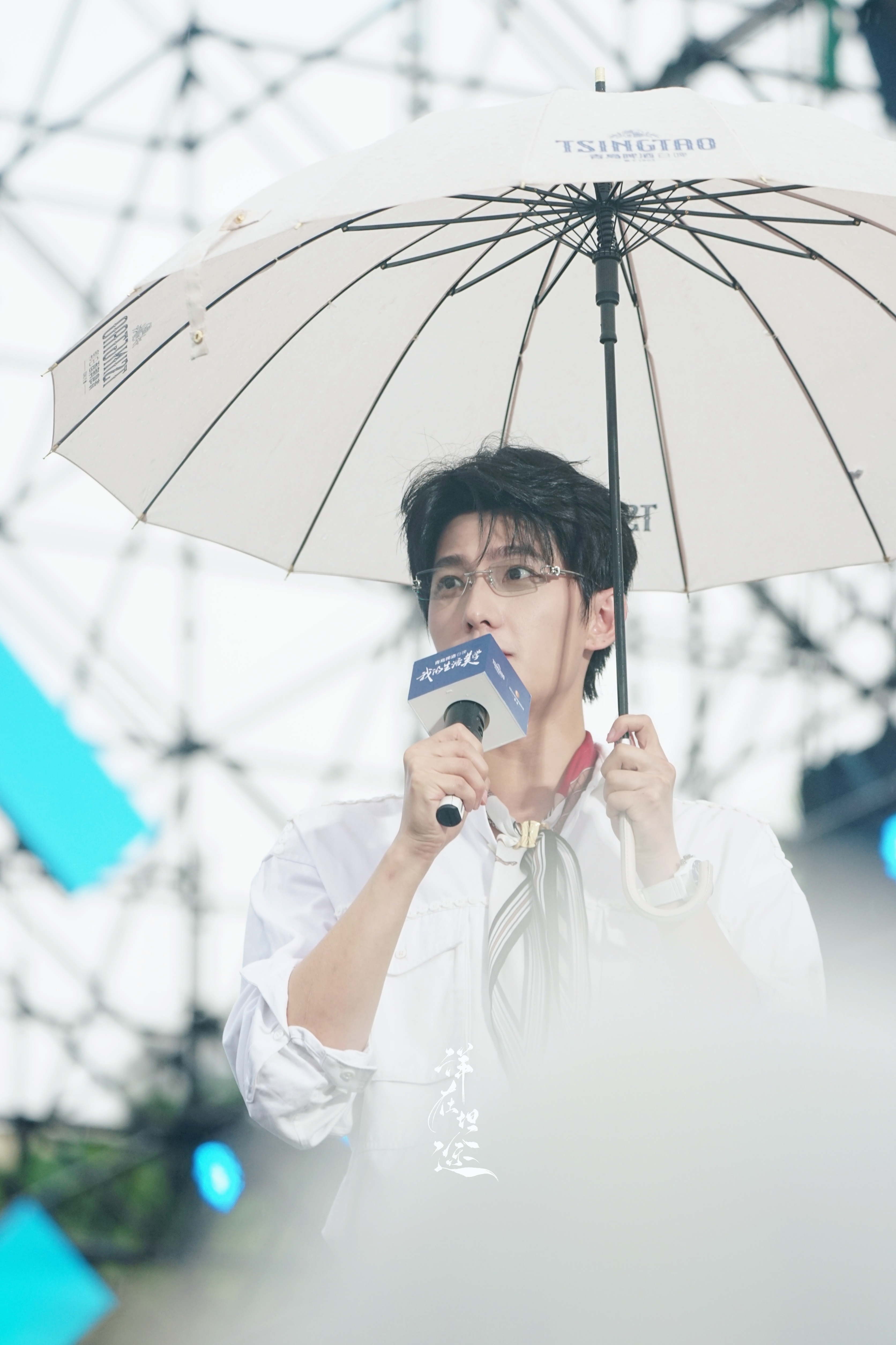 完美的雨中双向奔赴！