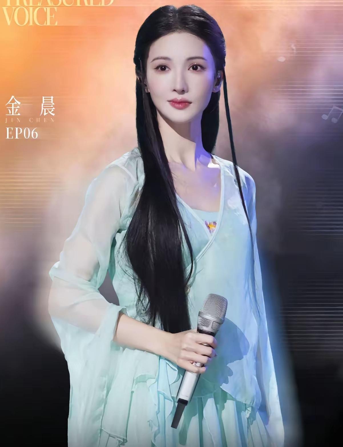 35岁的金晨最拿得出手的从来不止颜值。
抛开演技争议，只要站上舞台起舞，瞬间就能