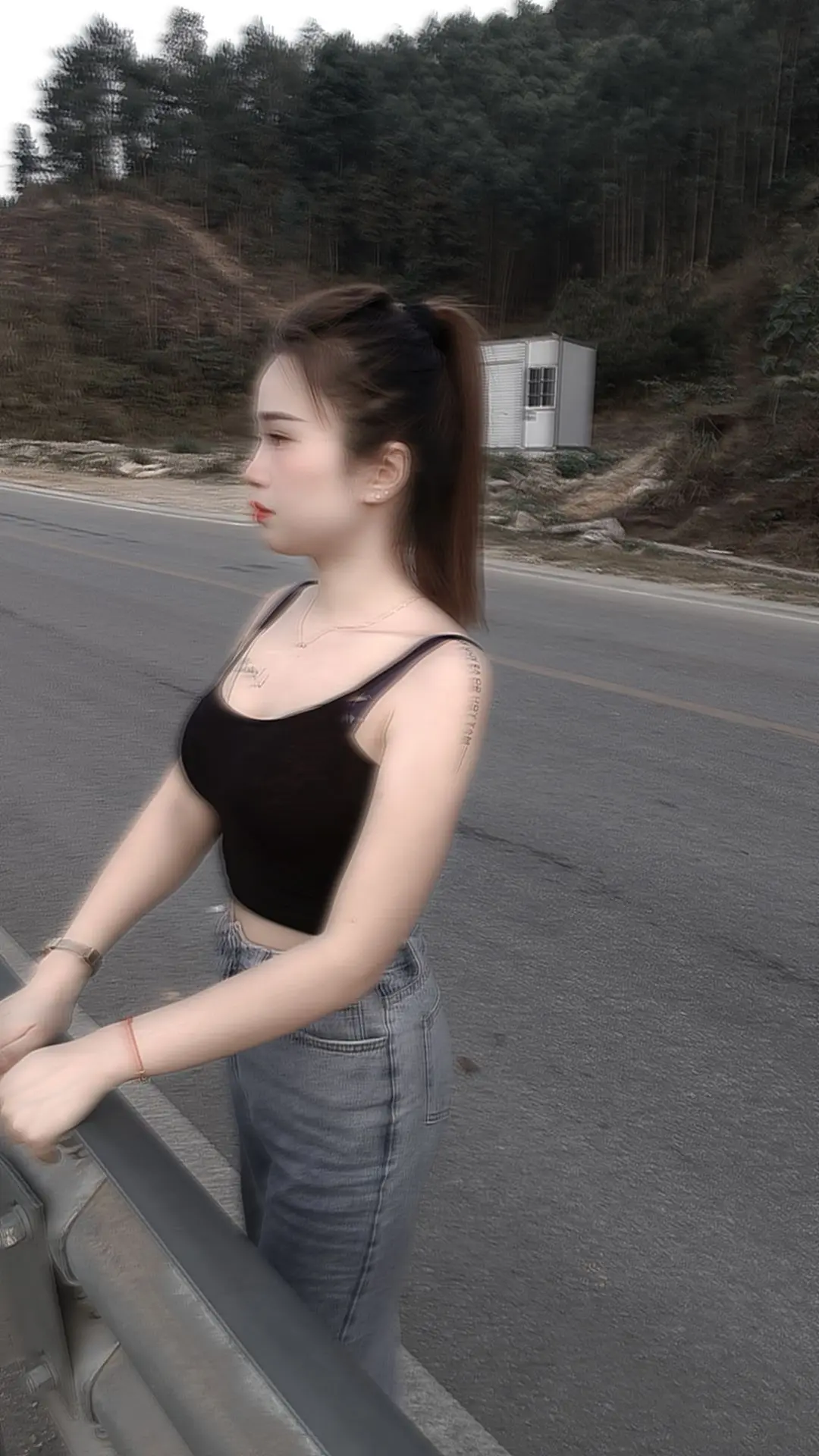 如果你听了别人的谎言 就改变了对我的看法 不管我们是什么关系 我都不会解释