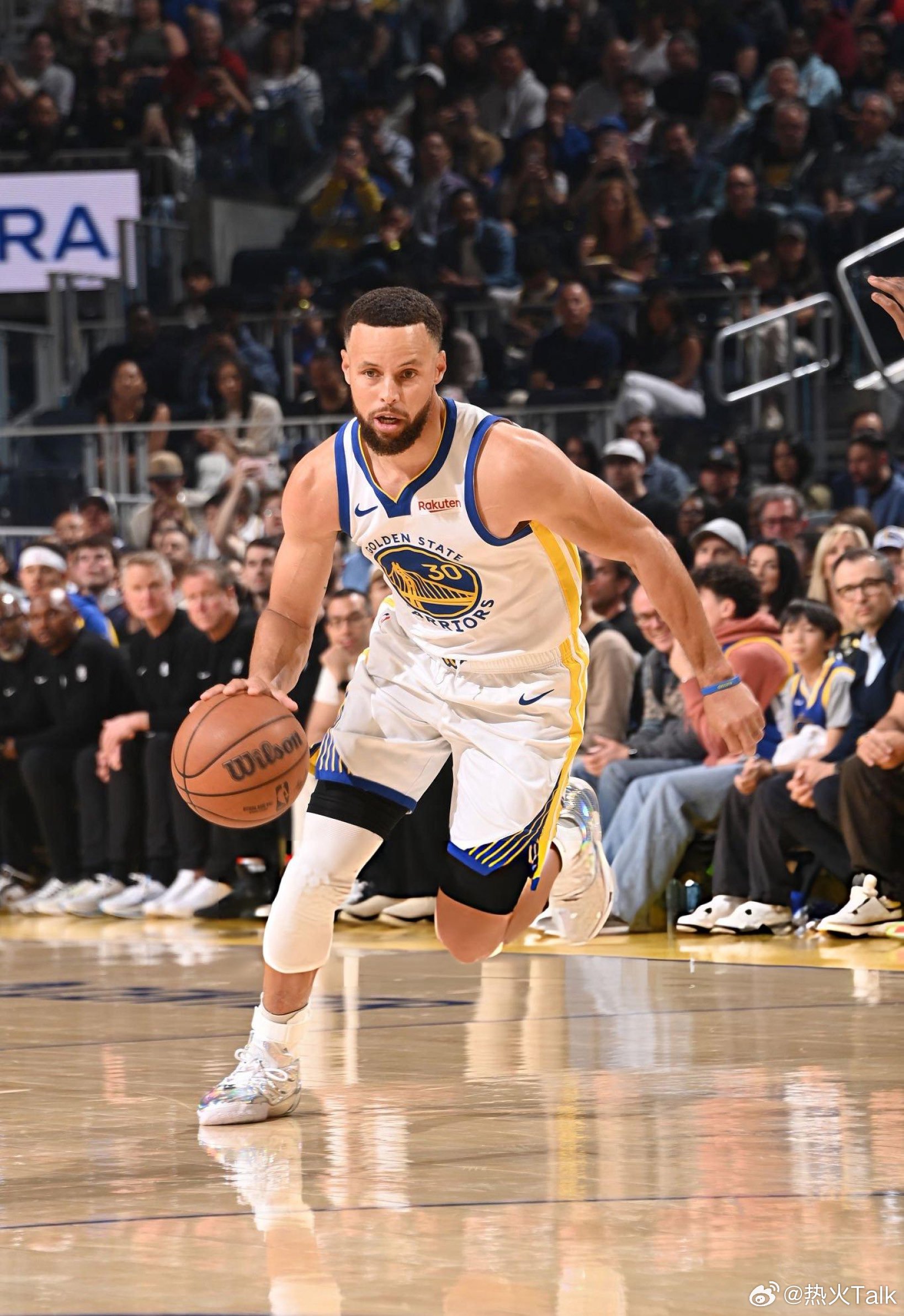 韦德致敬库里：“历史最伟大的球员之一、也是我心中的GOAT之一，在复出首战选择上