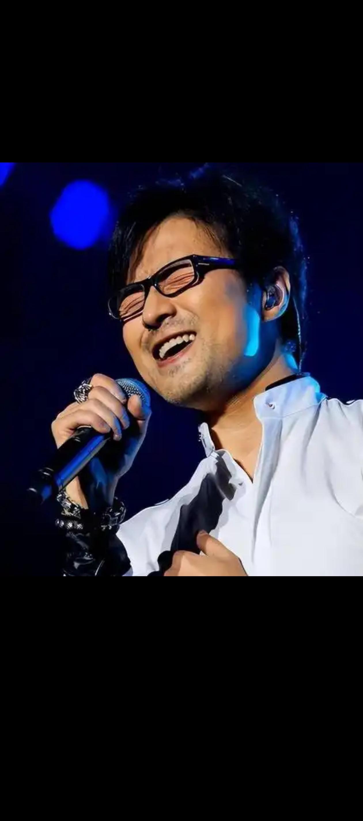 国内顶流歌手汪峰哈尔滨演唱会己开始售票，而这座城市冬季旅游也即将进入旺季。
看汪